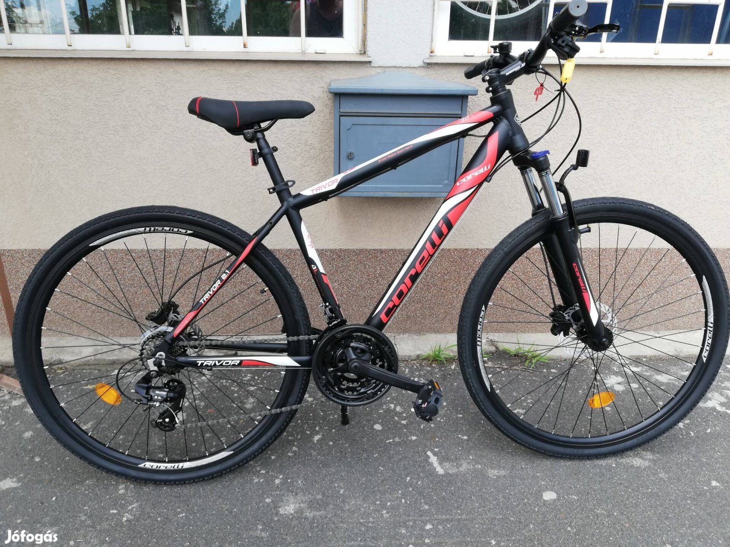 Új Corelli Trivor 2.1 28" ffi tárcsafékes aluvázas kerékpár! (43)