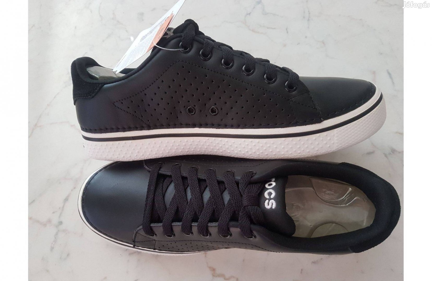Új Crocs fekete jukacsos bőr cipő, 42 méret