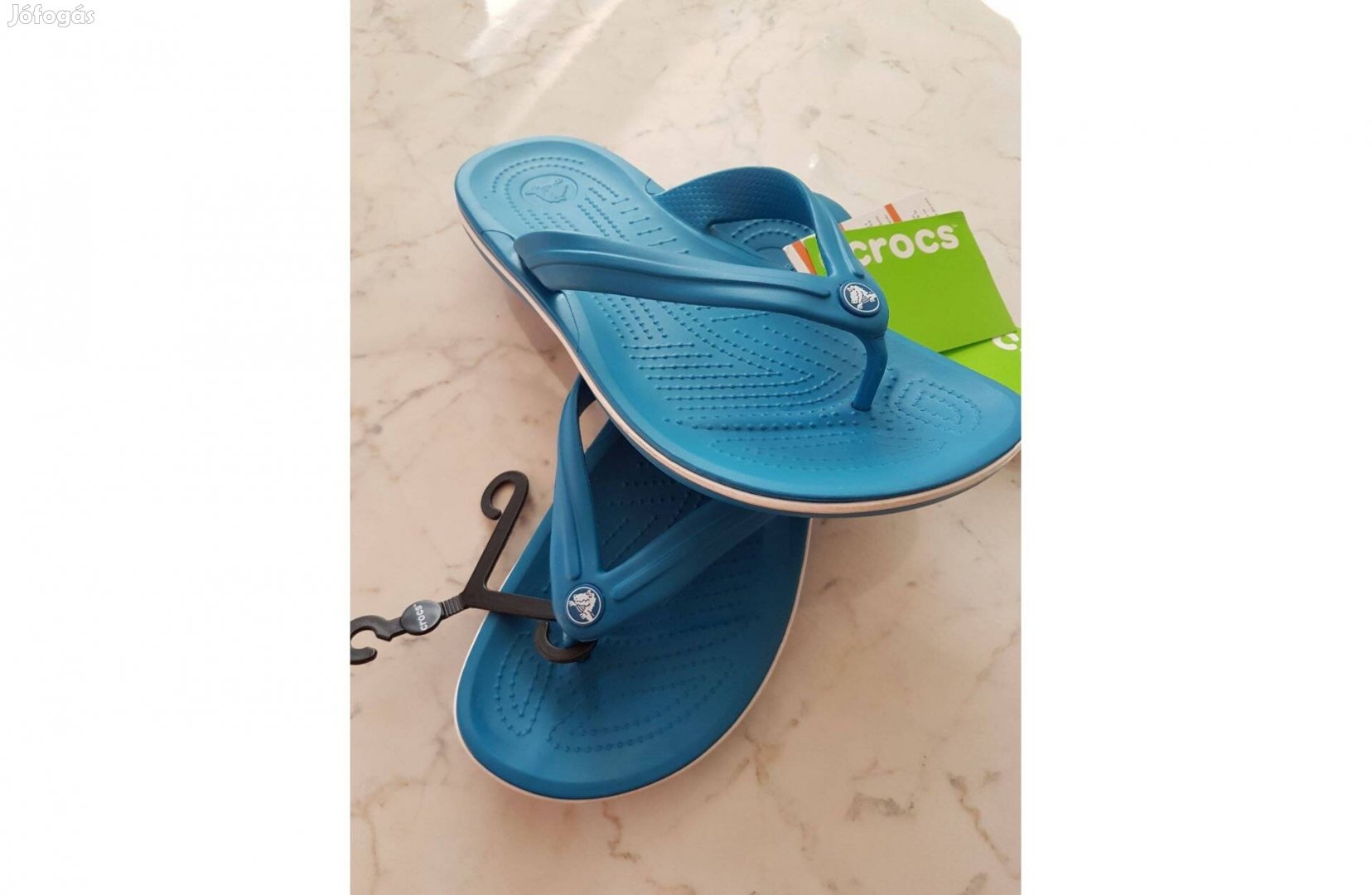 Új Crocs flip-flop papucs világoskék színű fehér csíkkal a