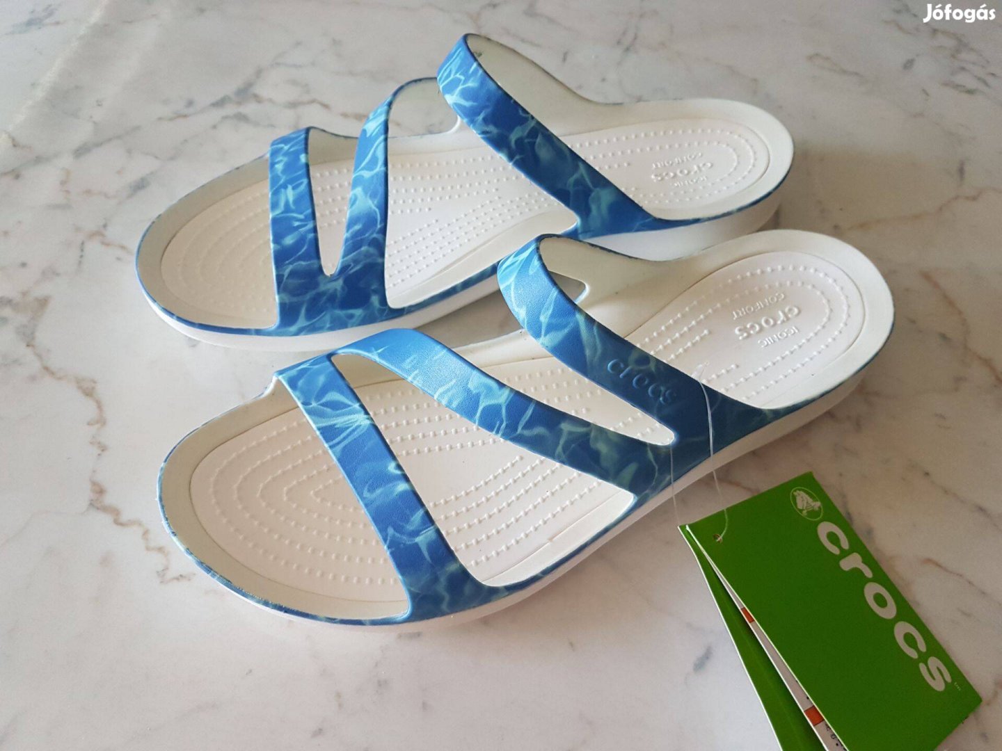Új Crocs szandál, tengerhullám kék színű fehér talppal W7/39