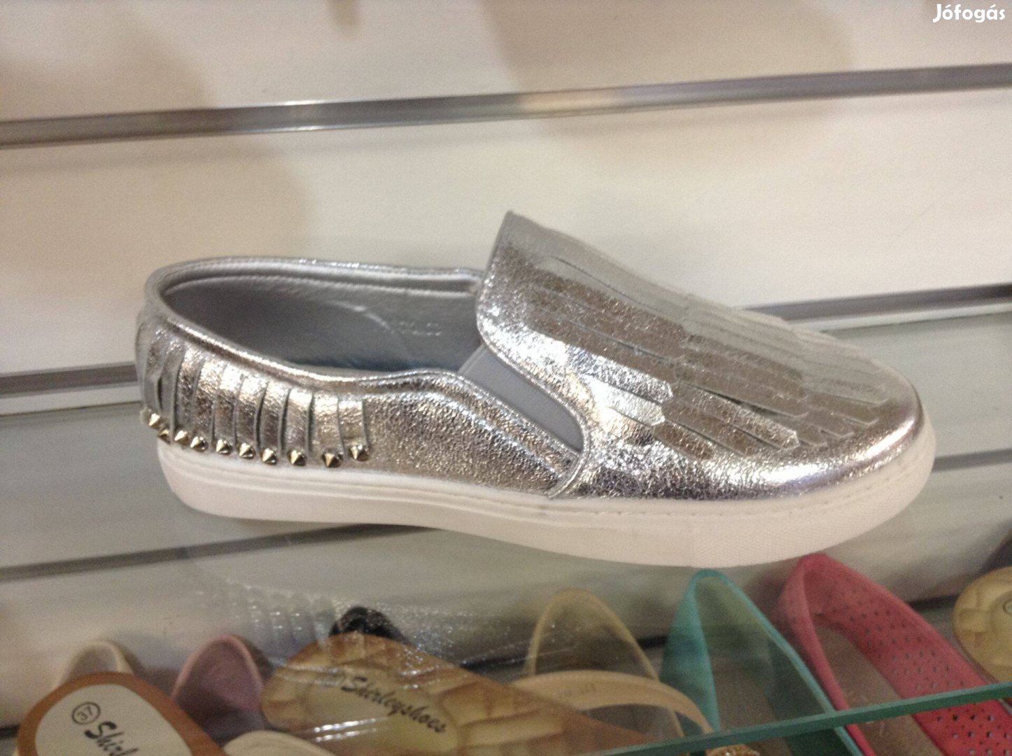 Új Divat lapos rojtos ezüst női cipő slip-on!
