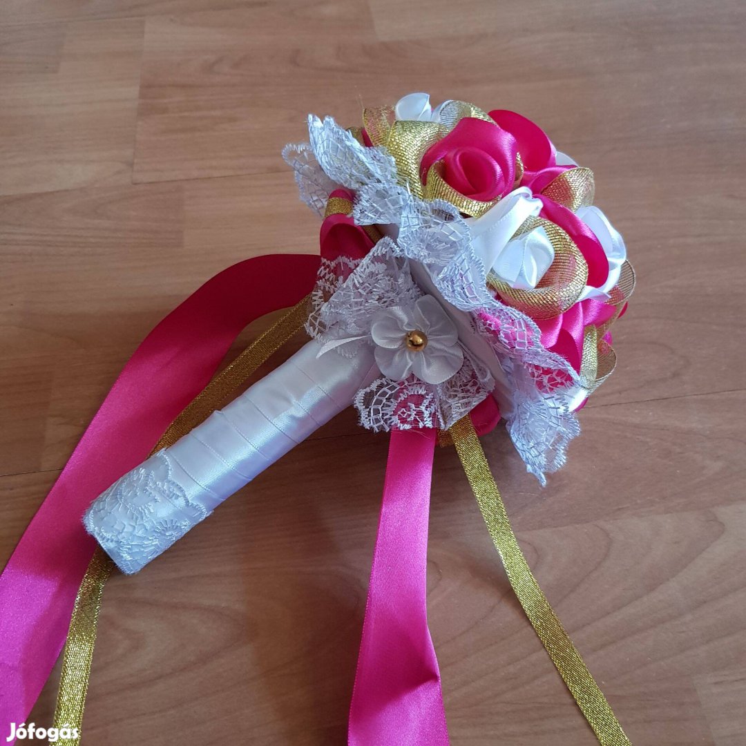 Új Egyedi készítésű hófehér-pink-arany csipkés menyasszonyi örökcsokor