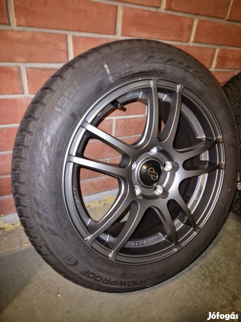 Új Enkei felni szett eladó Nokian téli gumival