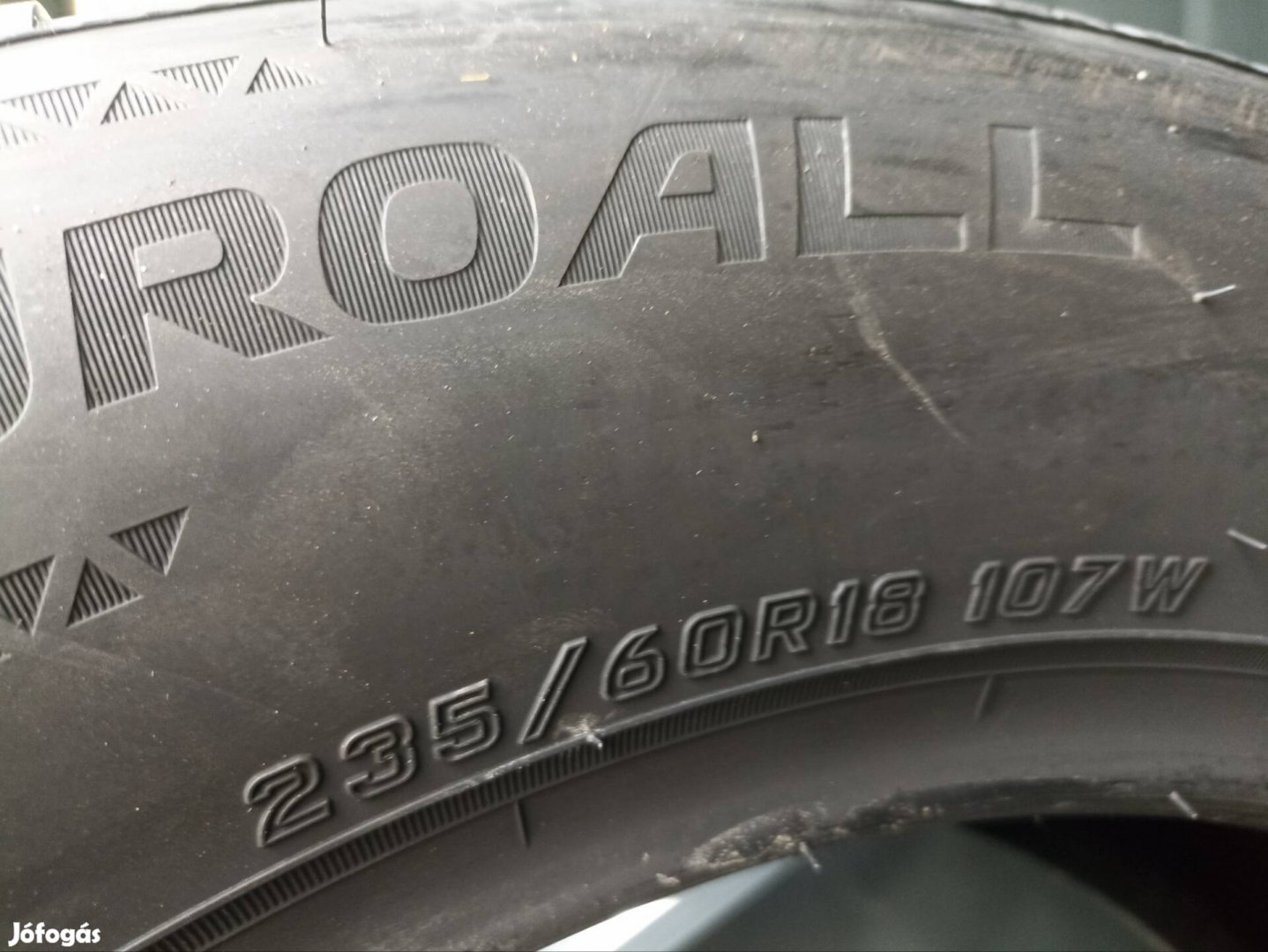 Új Falken négyévszakos gumi 235/60r18