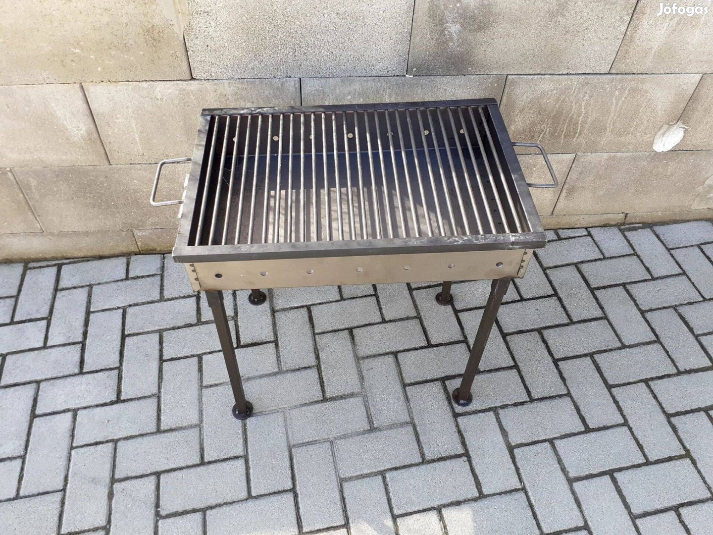 Új Faszenes Grill 41cmx61cm 11cm mély 75cm magas Minöségi Anyagokbol