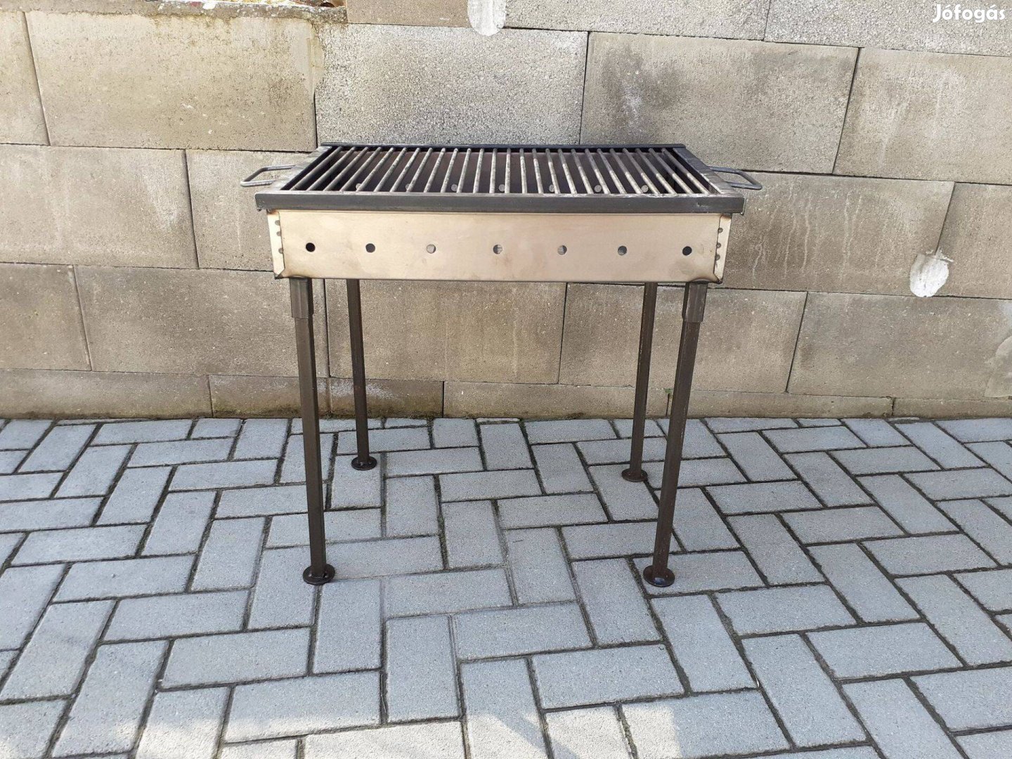 Új Faszenes Grill 41cmx61cm 11cm mély 75cm magas Minöségi Anyagokbol