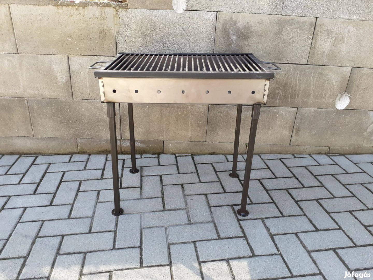 Új Faszenes Grill 41cmx61cm 11cm mély 75cm magas Minöségi Anyagokbol