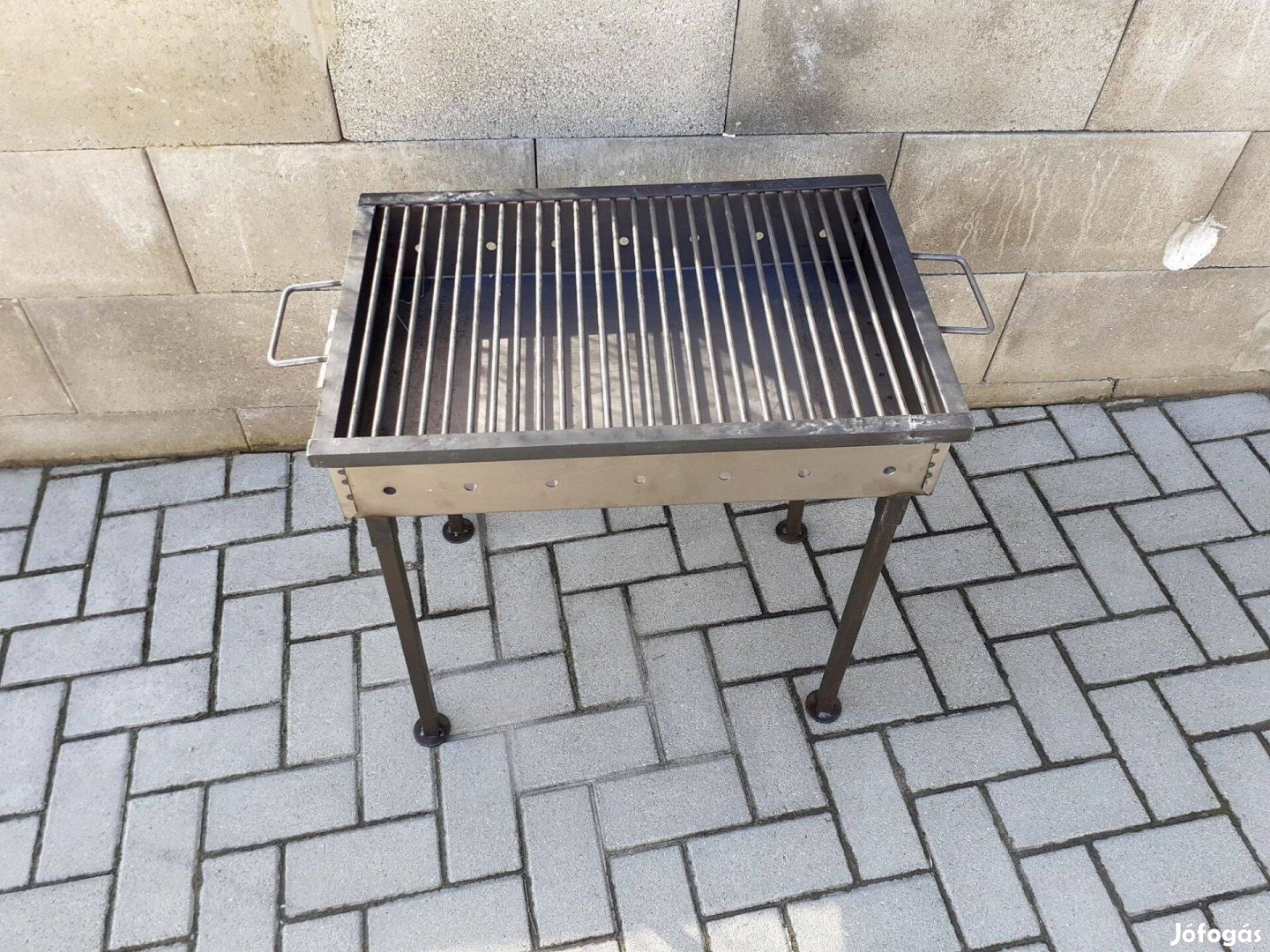 Új Faszenes Grill 41cmx61cm 11cm mély 75cm magas Minöségi Anyagokbol