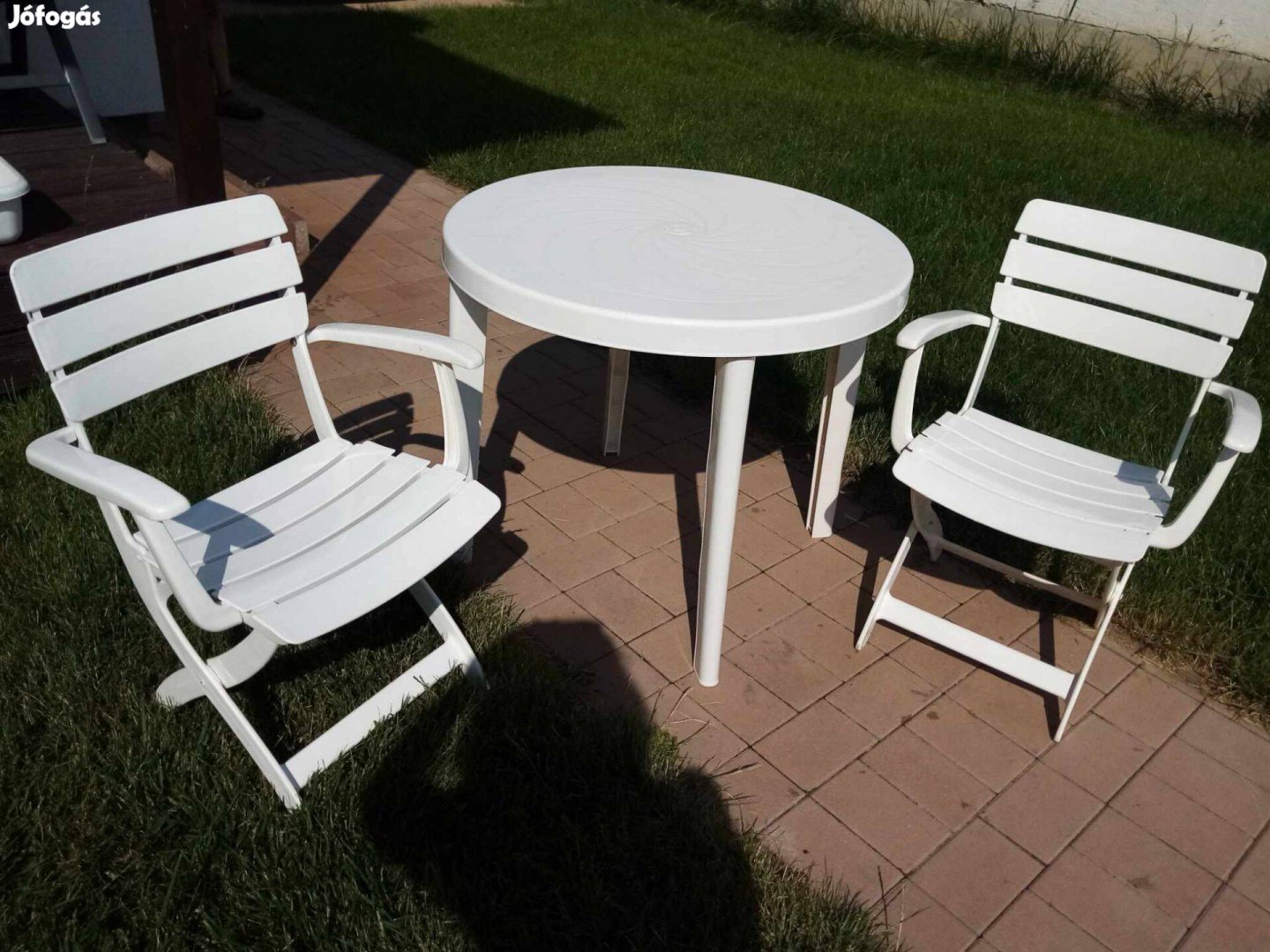 Új Flair kerti asztal és 2db Kettler összecsukható szék