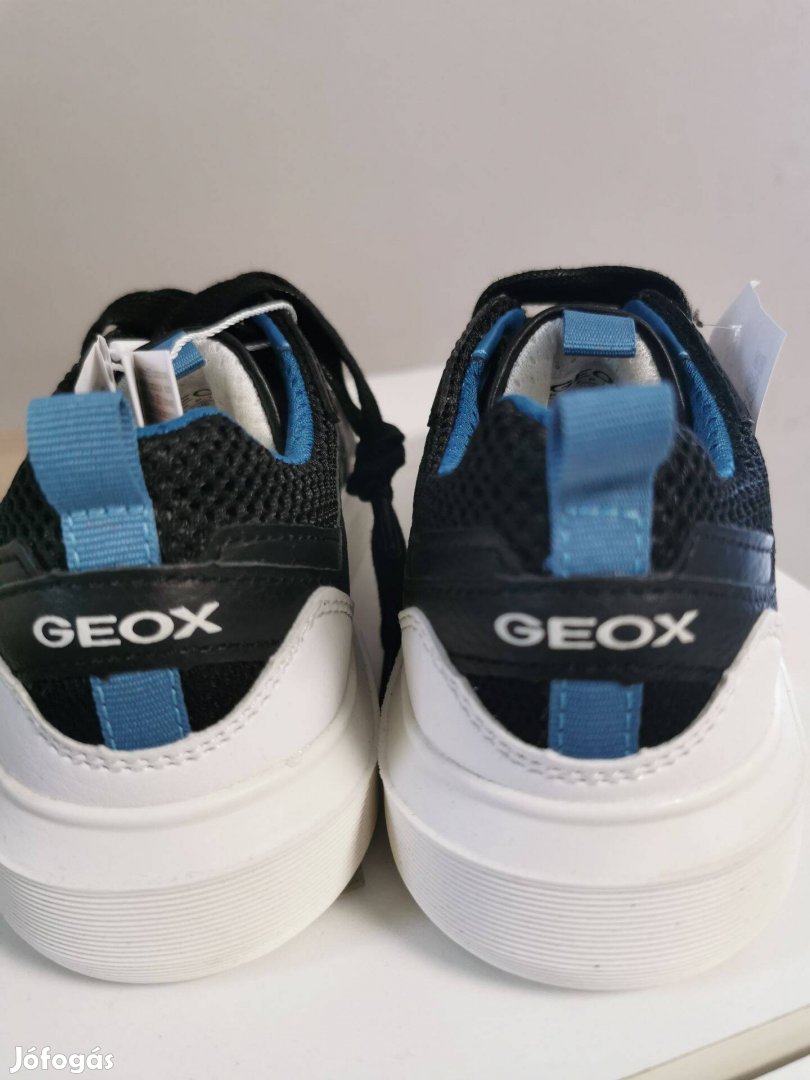 Új Geox 32-es cipő