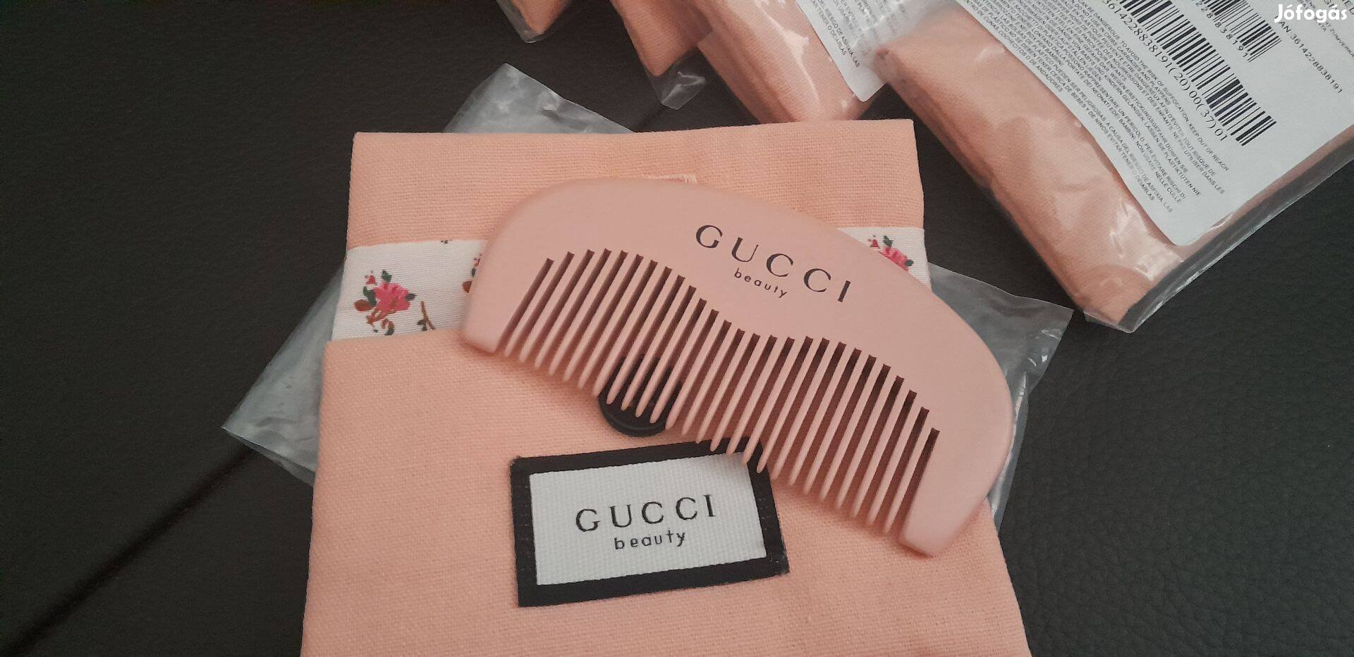 Új Gucci Beauty rózsaszín fésű + virágos védőtasak