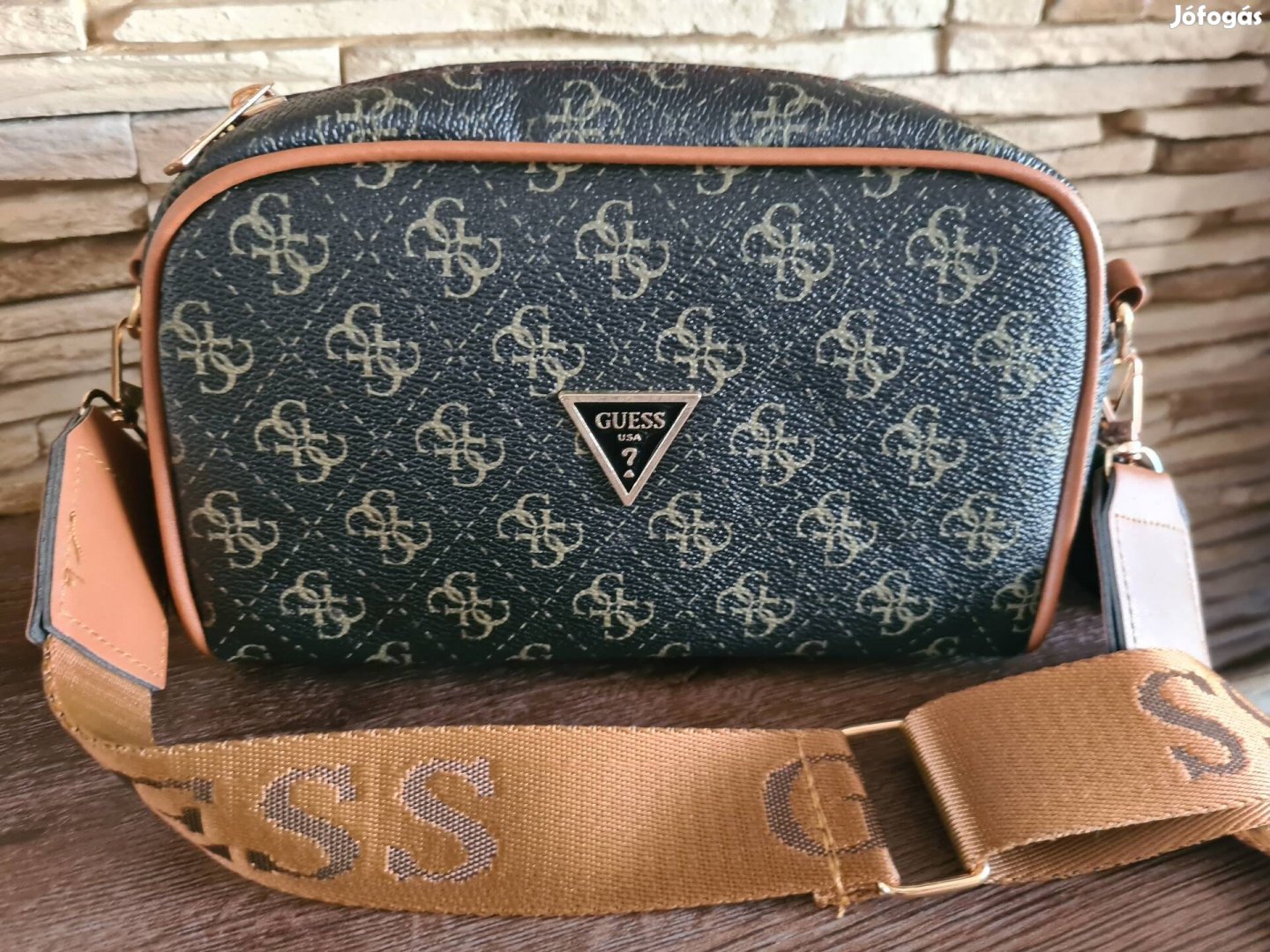 Új Guess női monogram oldaltáska/crossbody 