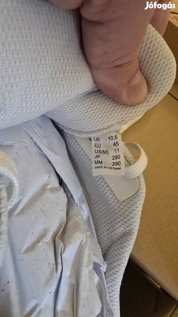 Új H.H. vitorlás fehér sportcipő eladó méretprobléma miatt!