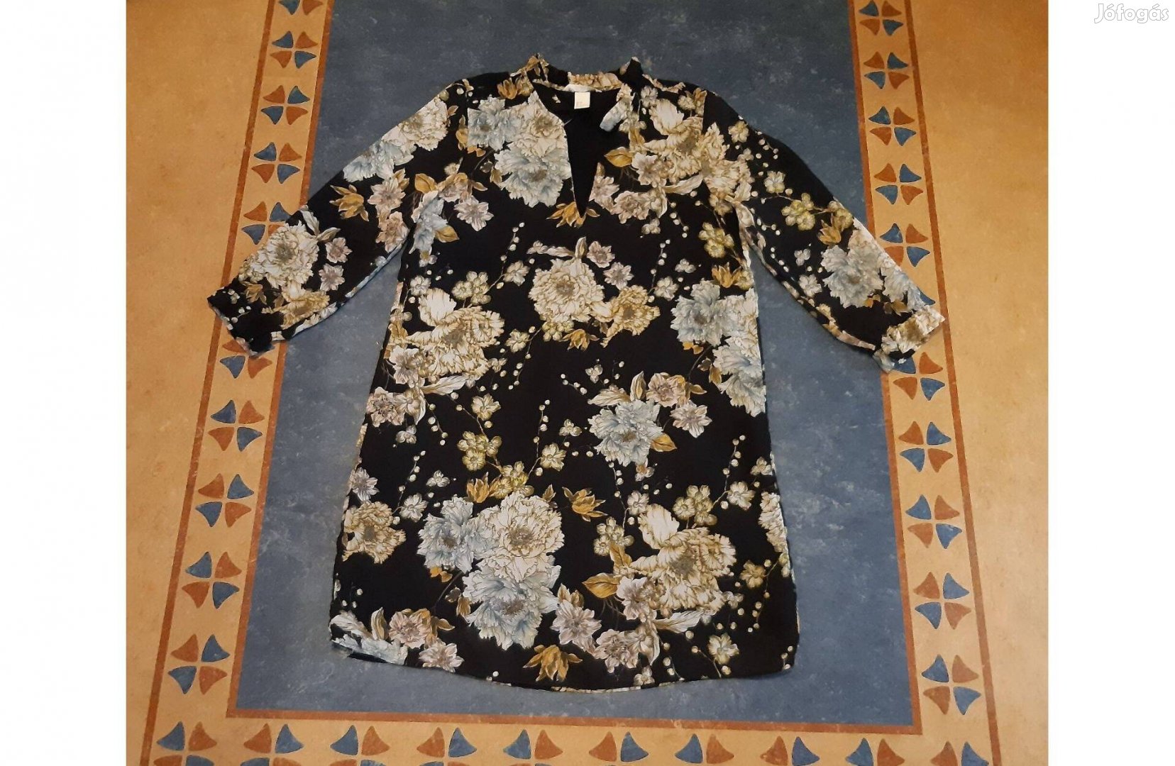Új H&M varázslatos sötétkék alapon pasztell virágos viszkóz ruha 36 38
