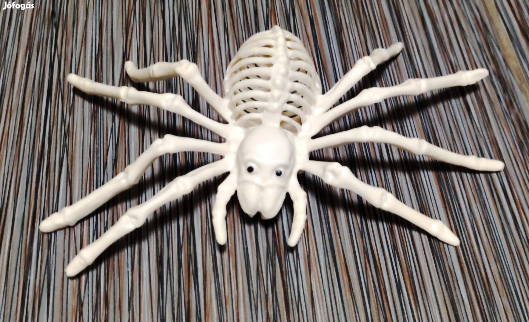 Új Halloween műanyag pók csontváz 12x22cm