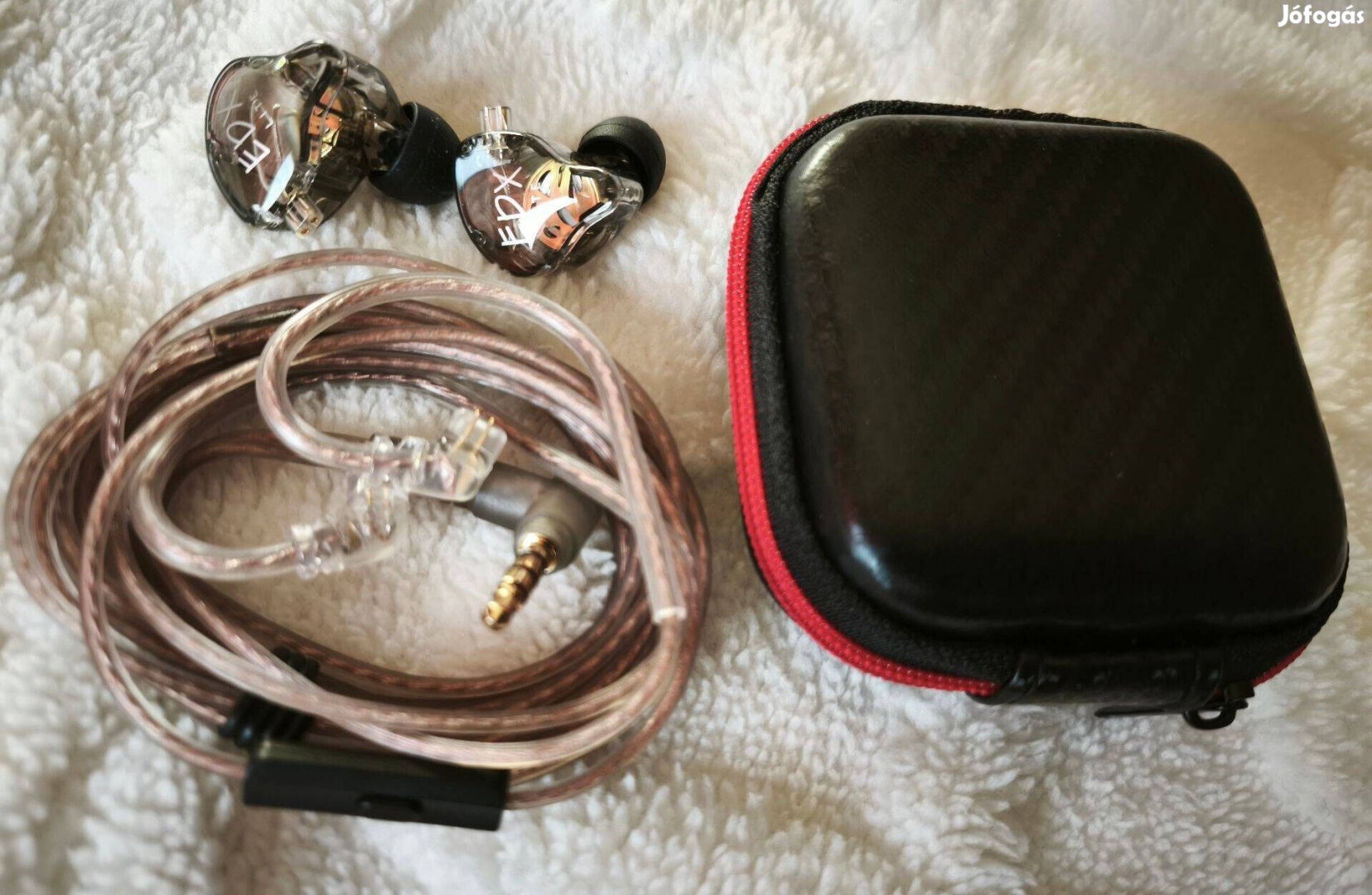 Új Hi-Fi profi fülhallgató precíz tokkal együtt