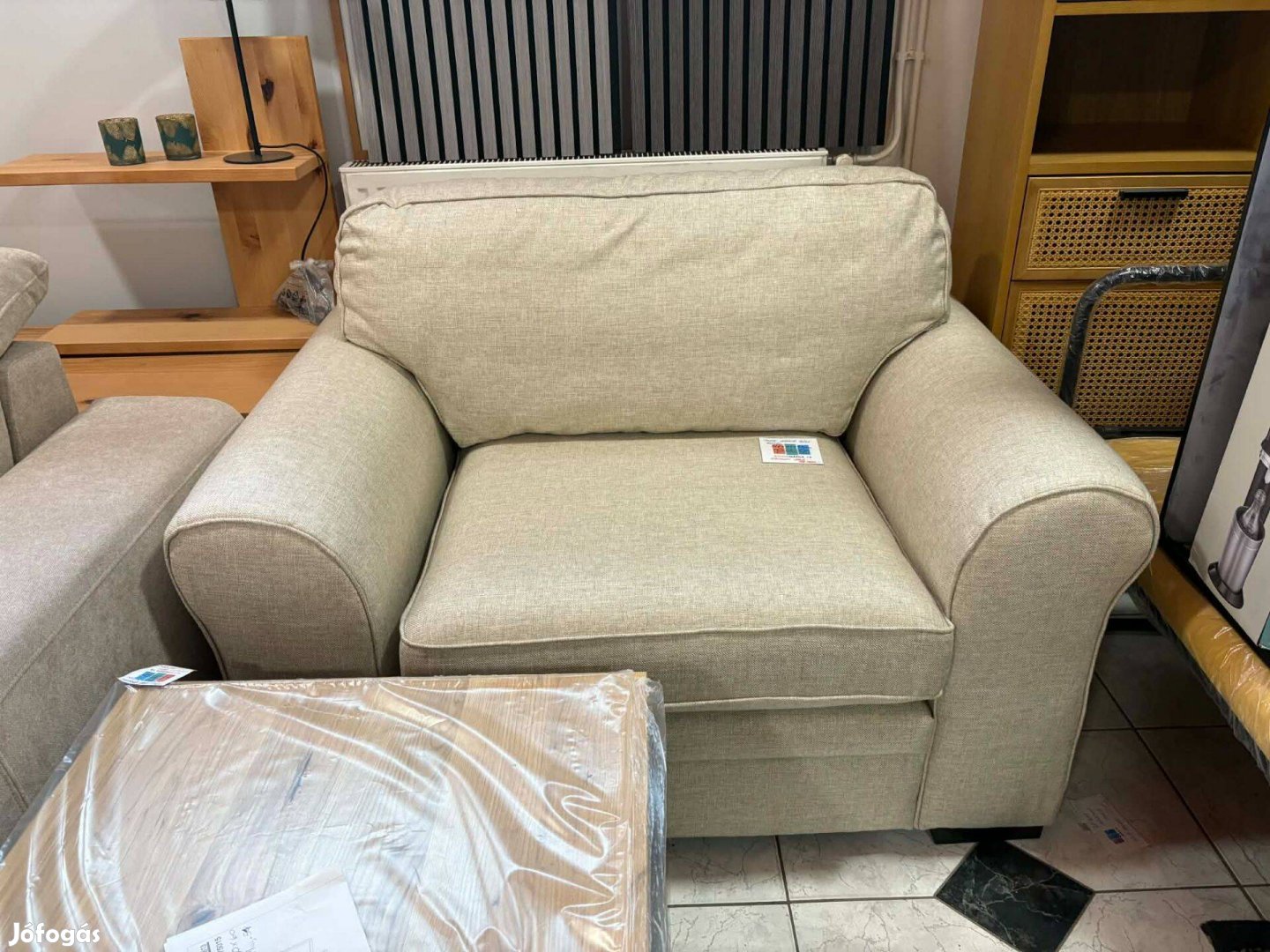 Új Home Affair bézs karfás fotel