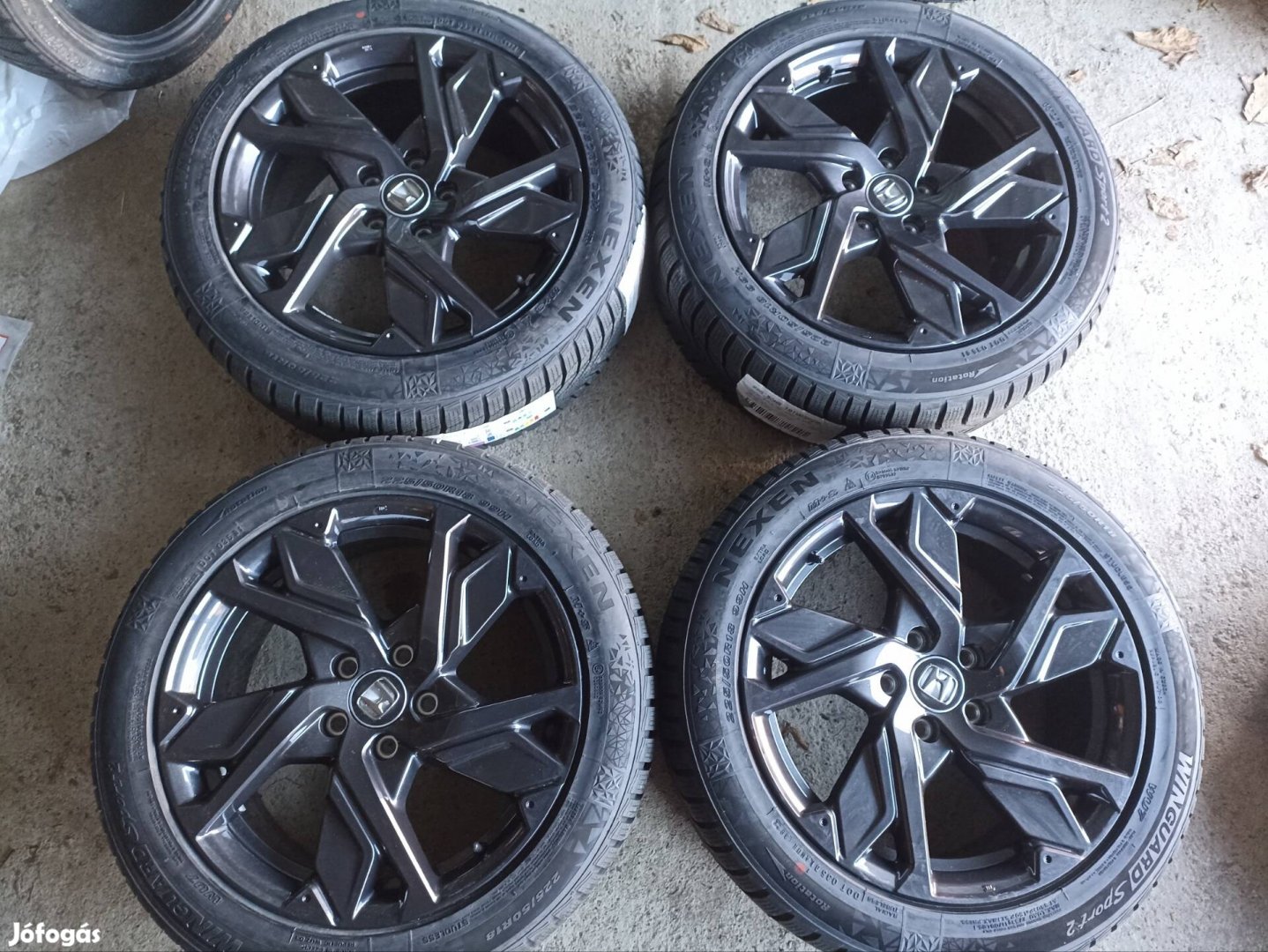 Új Honda gyári 18" alufelni felni 225/50r18 téligumi