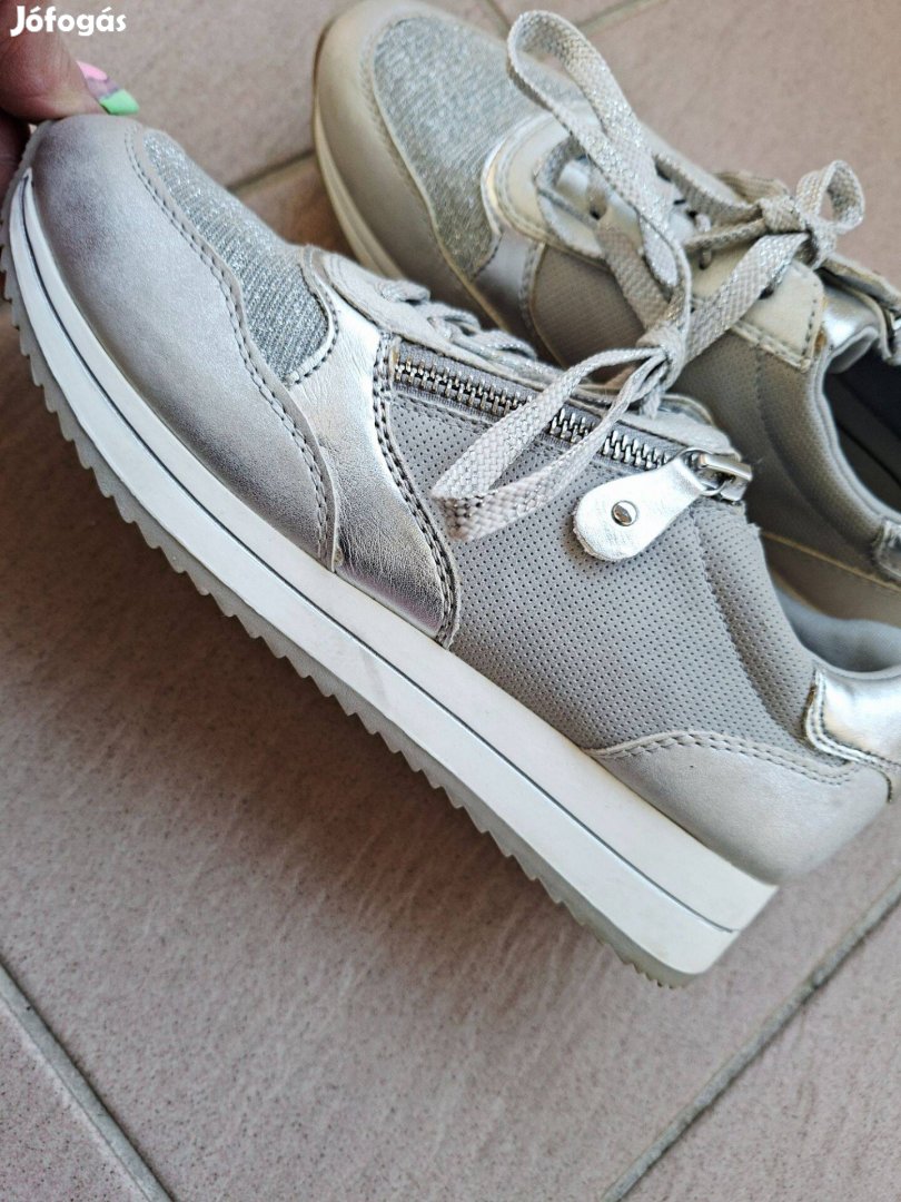 Új JANA 37-es tavaszi női félcipő