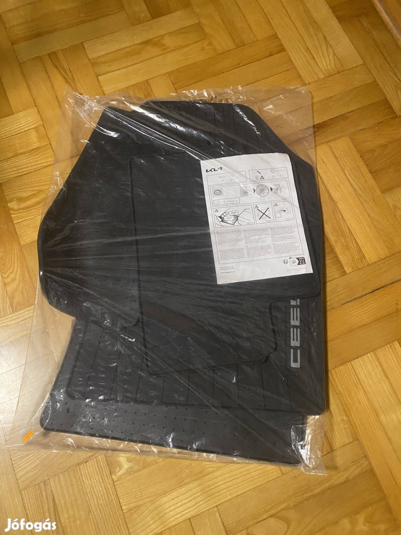Új,Kia Ceed gyári gumiszőnyeg garnitúra 