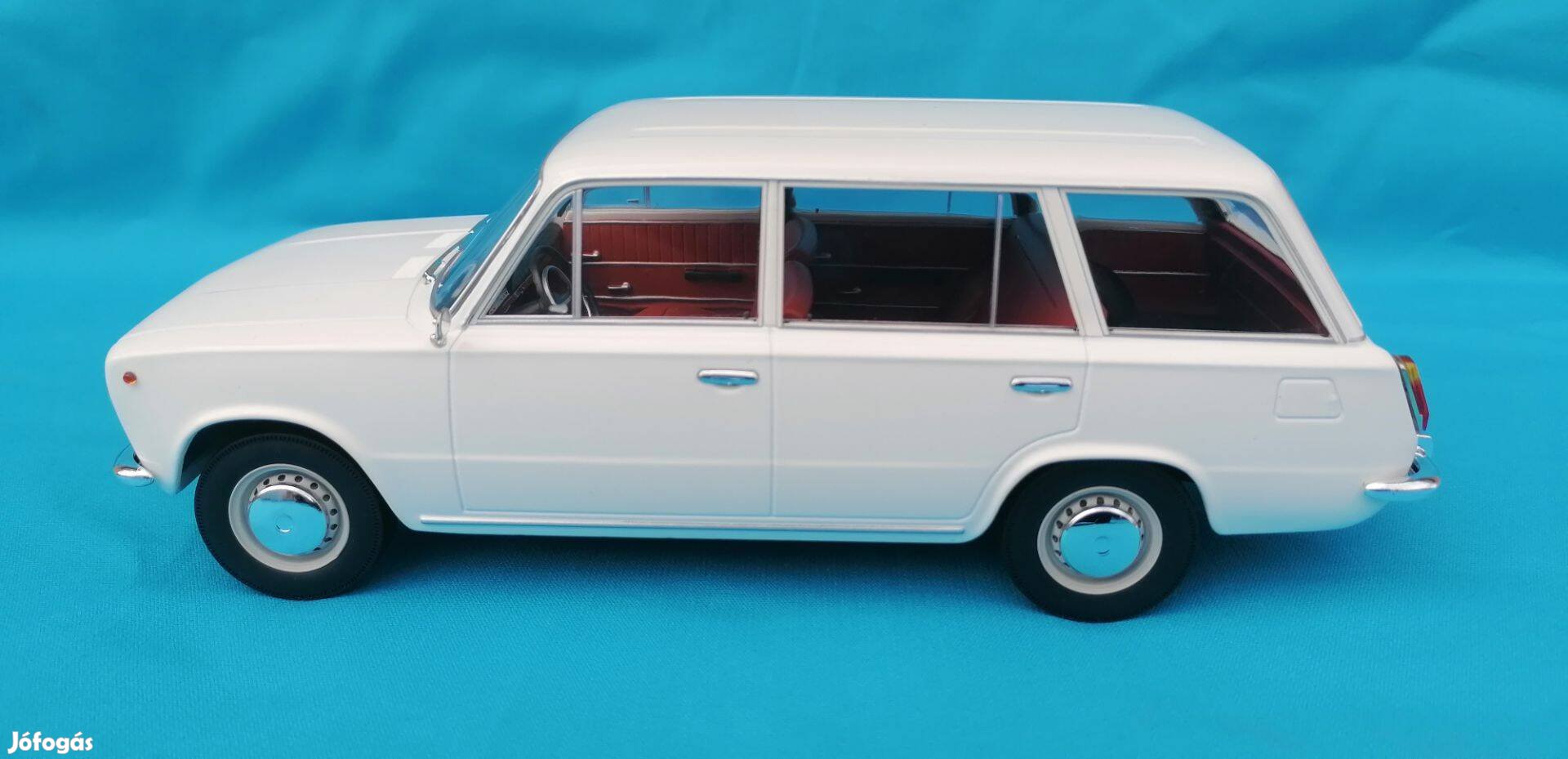 Új Lada 2102 Combi 1:18 Fém autómodel eredeti dobozában