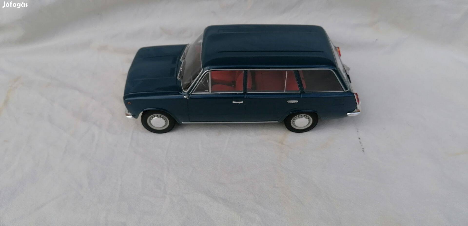 Új Lada 2102 Combi 1:18 eredeti dobozában ( kék - Piros belsővel )