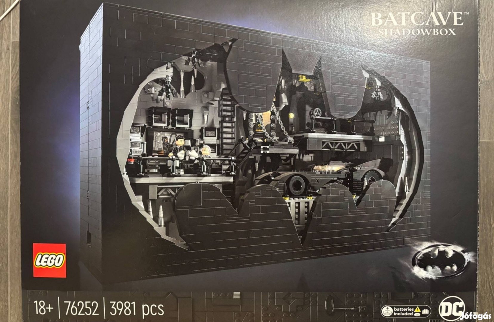 Új,Lego DC-Batman Batcave Shadow Box 76252