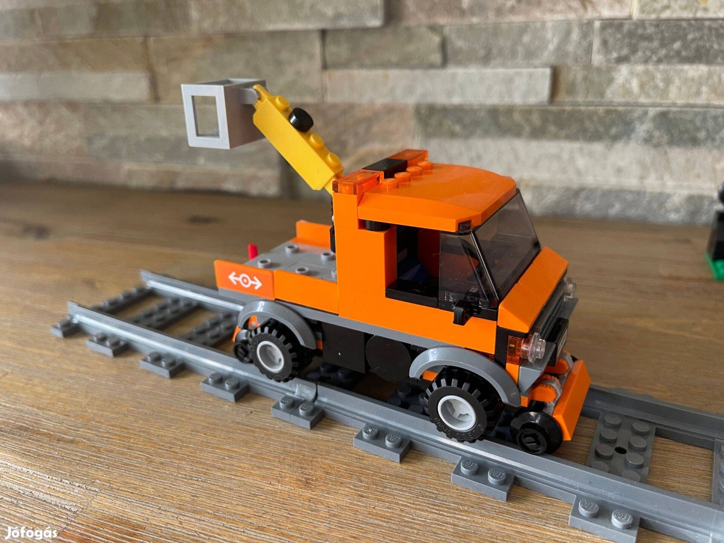 Új Lego vasuti sinjáró vonat kosaras sinépitő teherautó