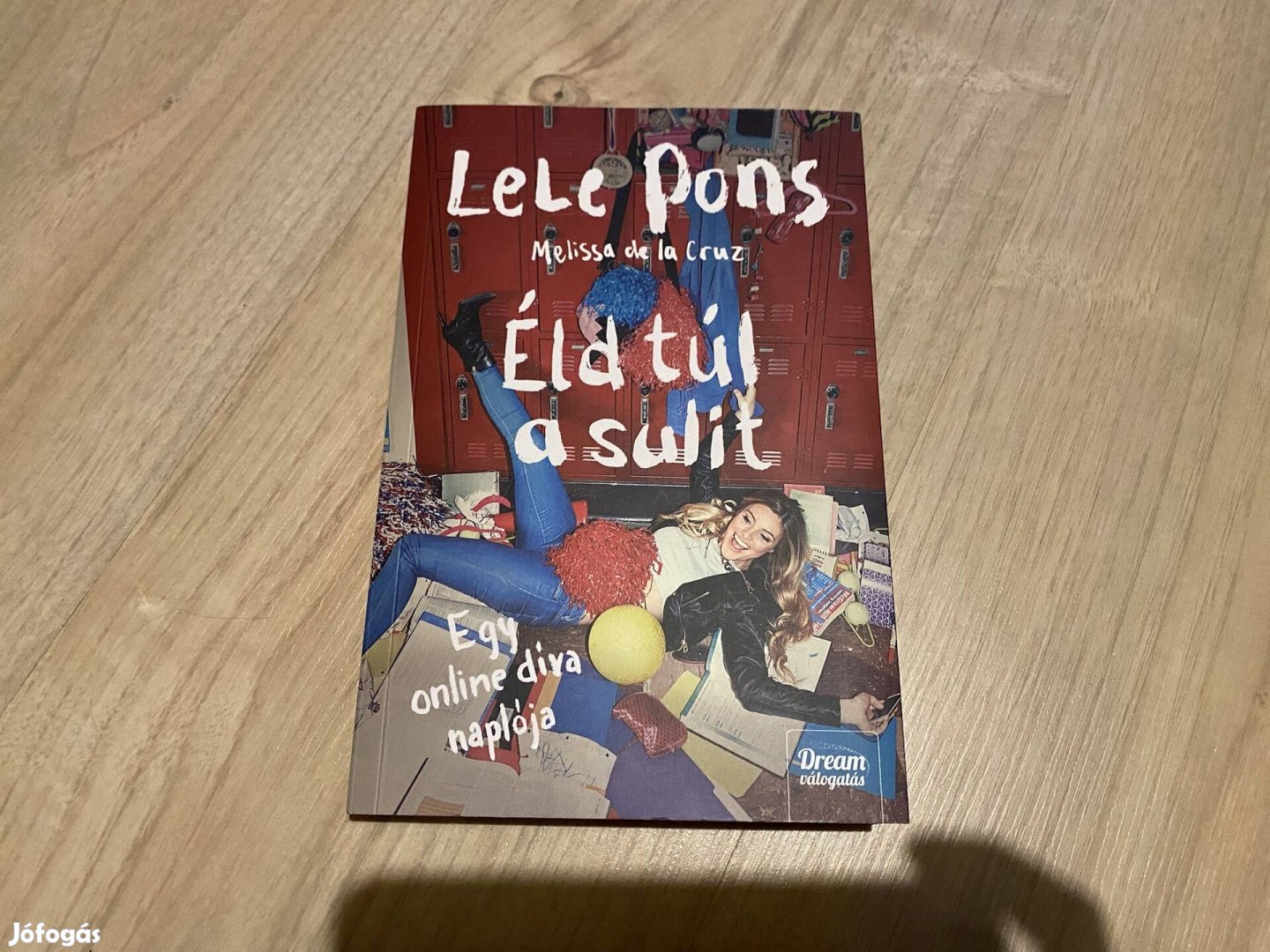 Új Lele Pons éld túl  a sulit könyv 
