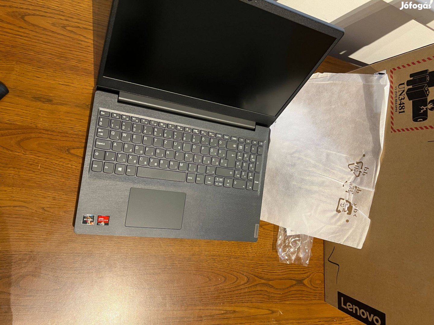 Új Lenovo v15 laptop