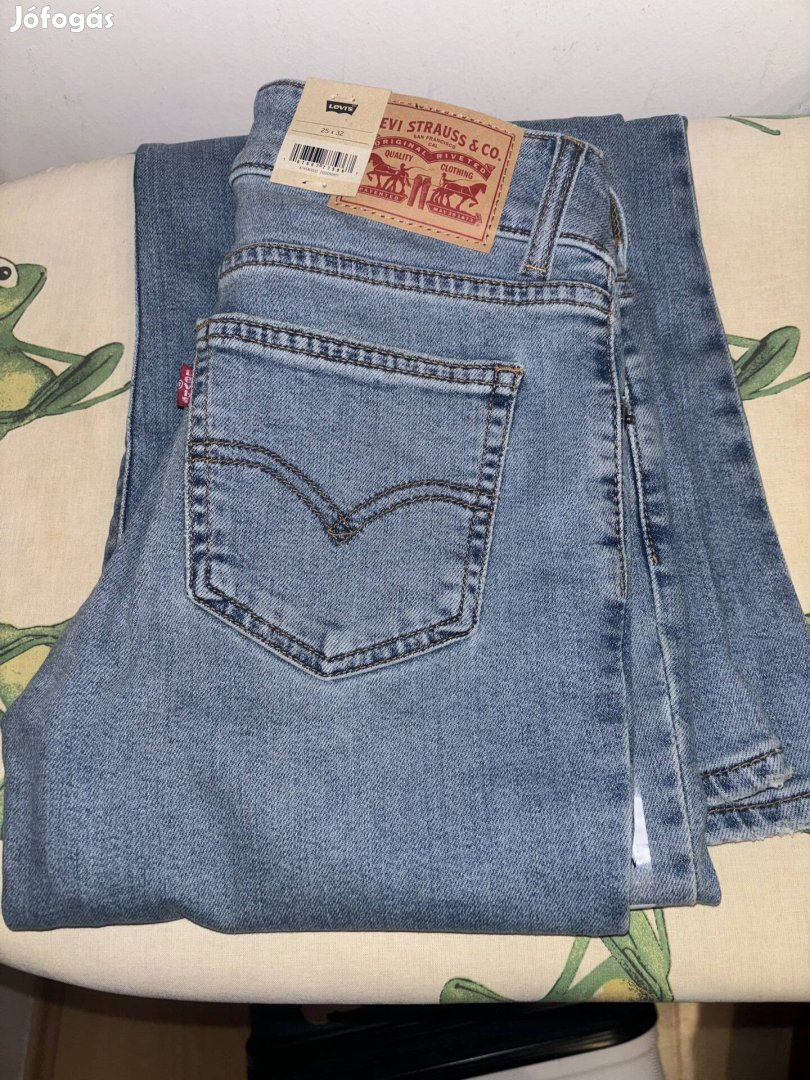 Új Levi's női bootcut farmer 25x32