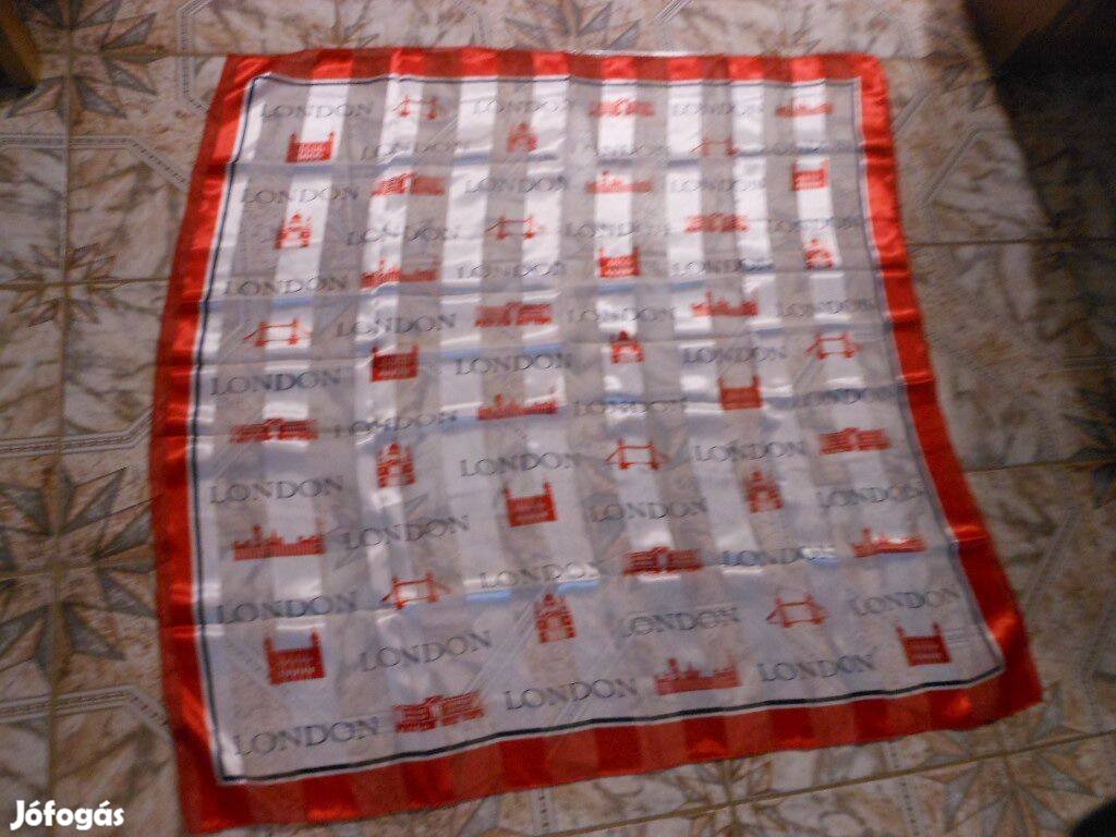 Új London felíratú selyemkendő
