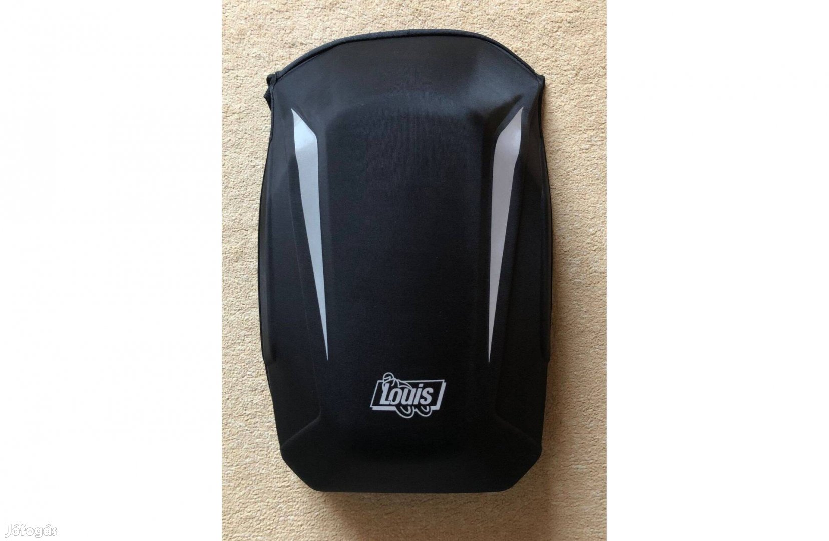 Új Louis fekete színű, merevfalú motoros hátizsák (18 liter)