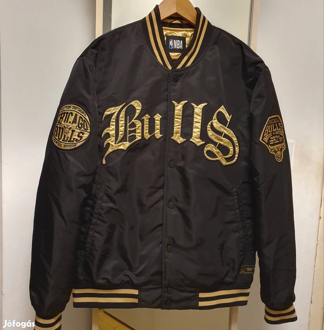 Új M-es Chicago Bulls NBA varsity bomber dzseki kabát