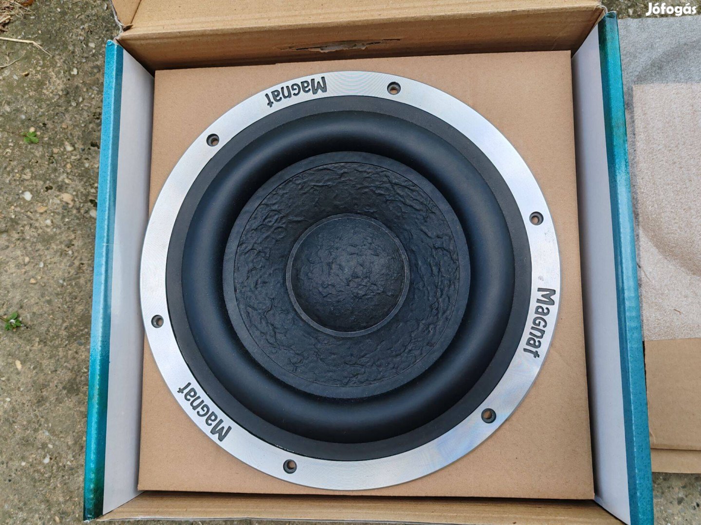 Új Magnat Ad250 mélynyomó subwoofer eladó