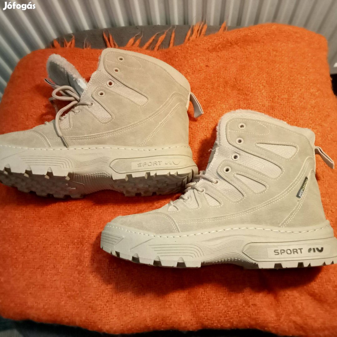 Új Meleg bélelt bakancs 44-es Vizálló