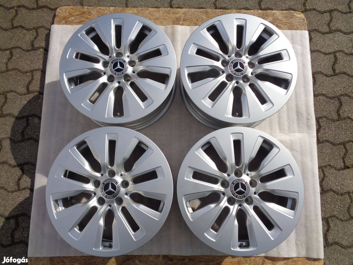 Új Mercedes Gyári alufelni 17-es C osztály W206, szenzorral eladó