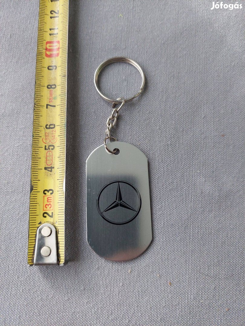 Új Mercedes kulcstartó