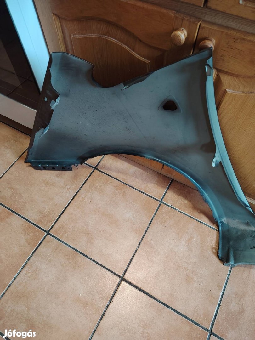 Új Mitsubishi Colt jobb első sárvédő 