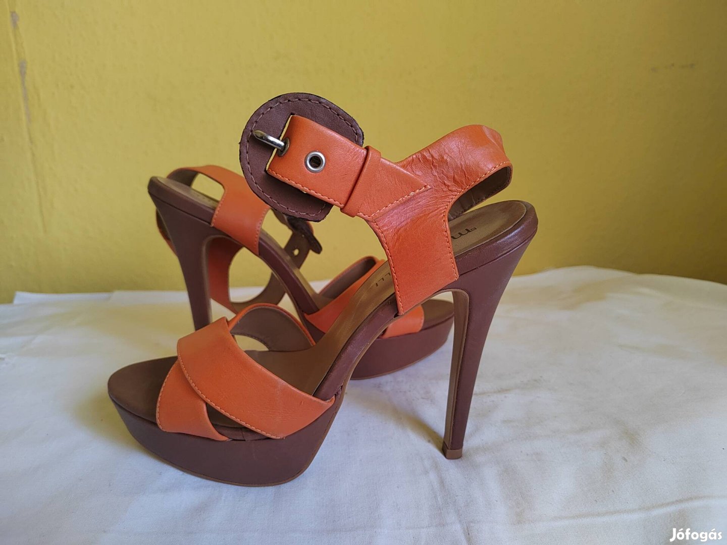Új Montonelli bőrszandál eladó 39-es