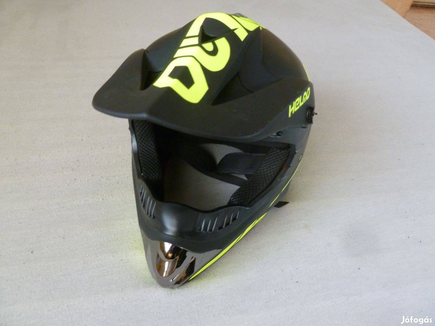 Új Motoros Enduro bukósisak XL-es méretben hibátlan karc mentes állapo