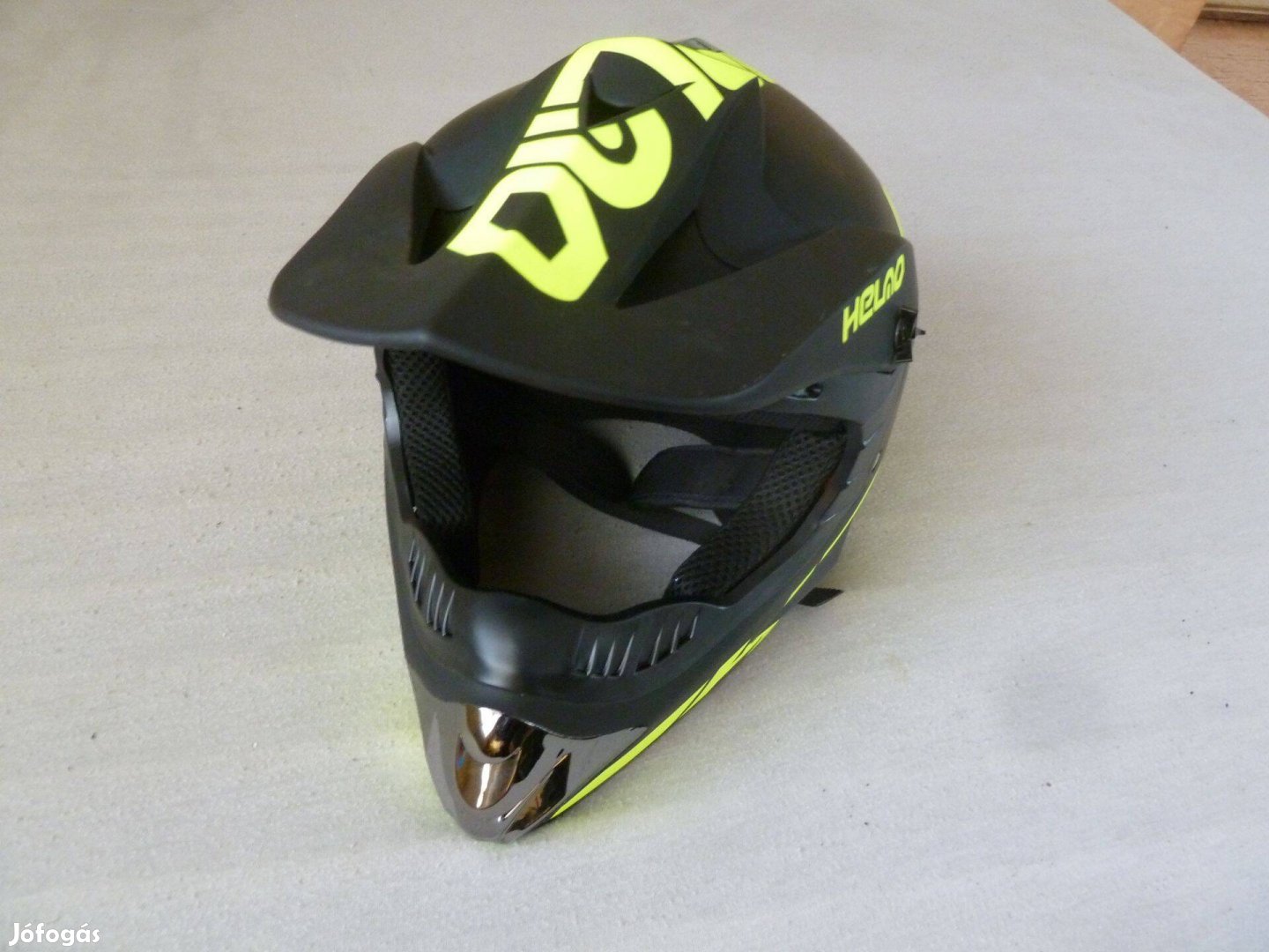 Új Motoros Enduro bukósisak XL-es méretben hibátlan karc mentes állapo