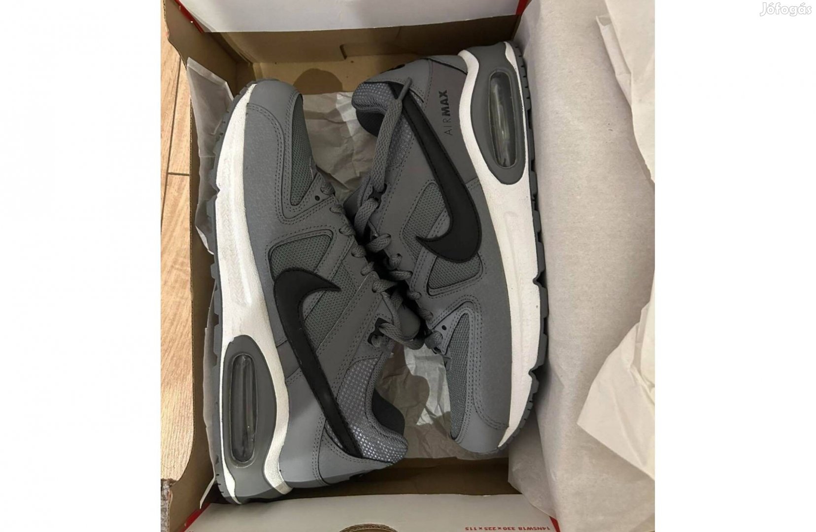 Új Nike Air Max Command 42-es eladó