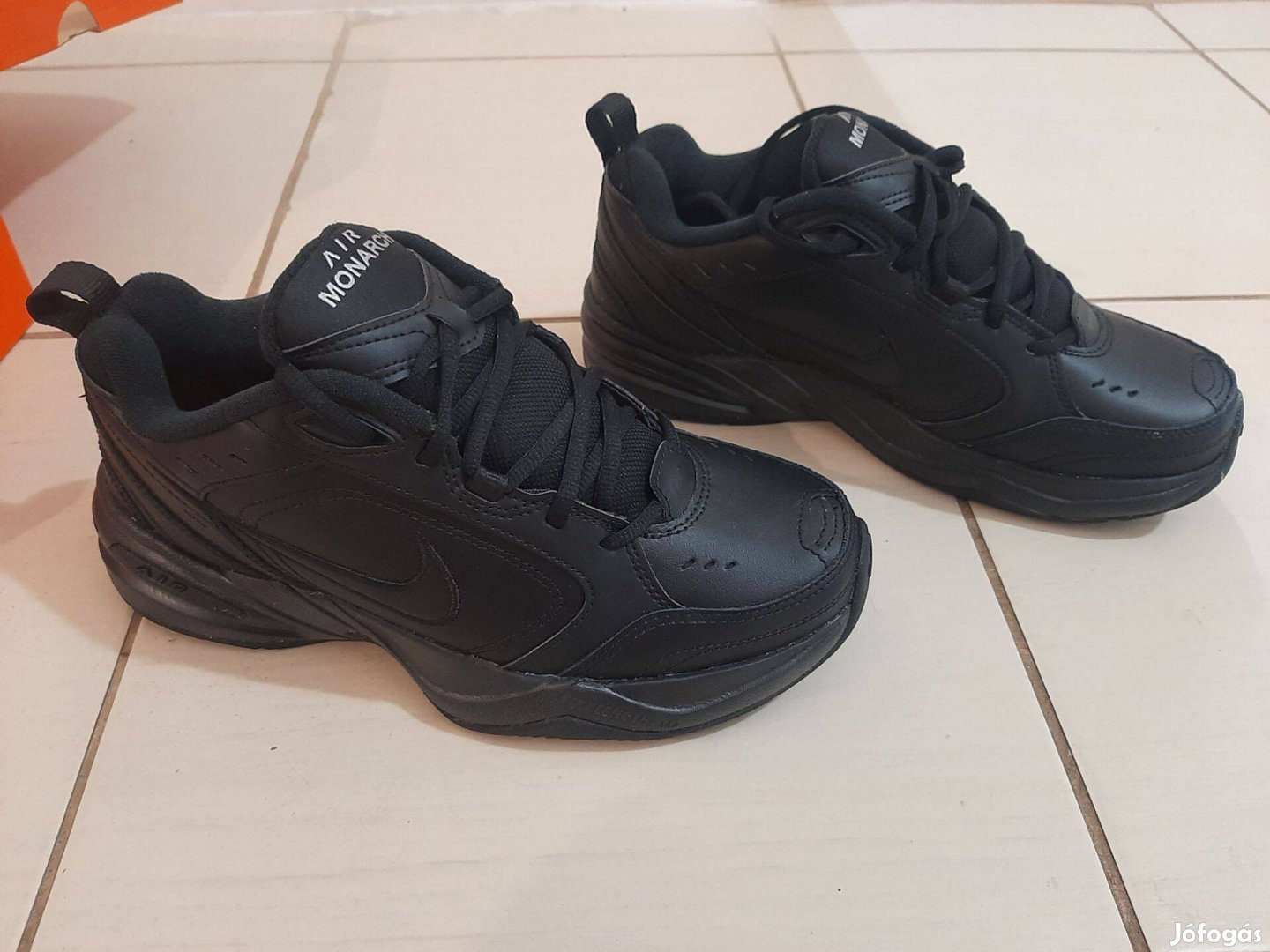 Új Nike Air Monarch IV Férfi bőr edzőcipő eladó