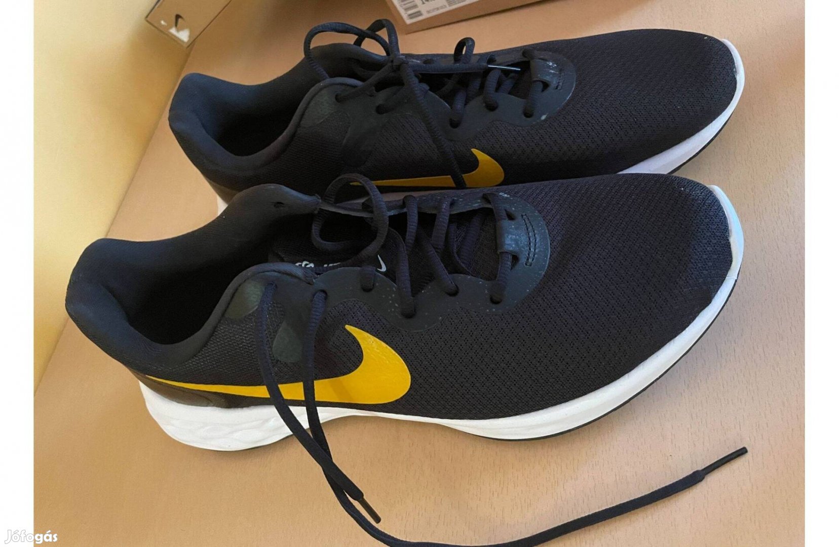 Új Nike Revolution 6 fekete férfi sportcipő, 47,5 (13) méretű