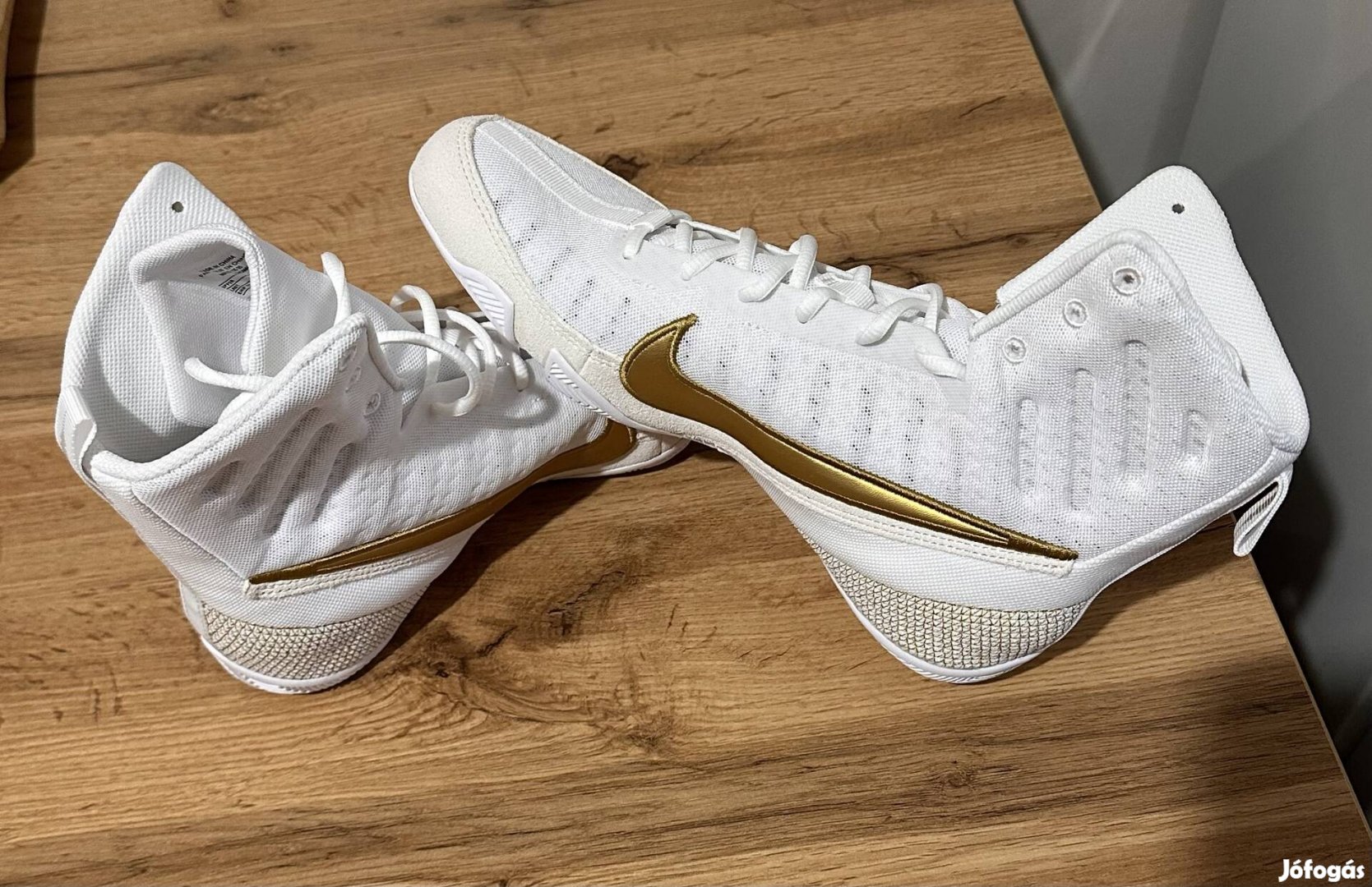Új Nike box cipő