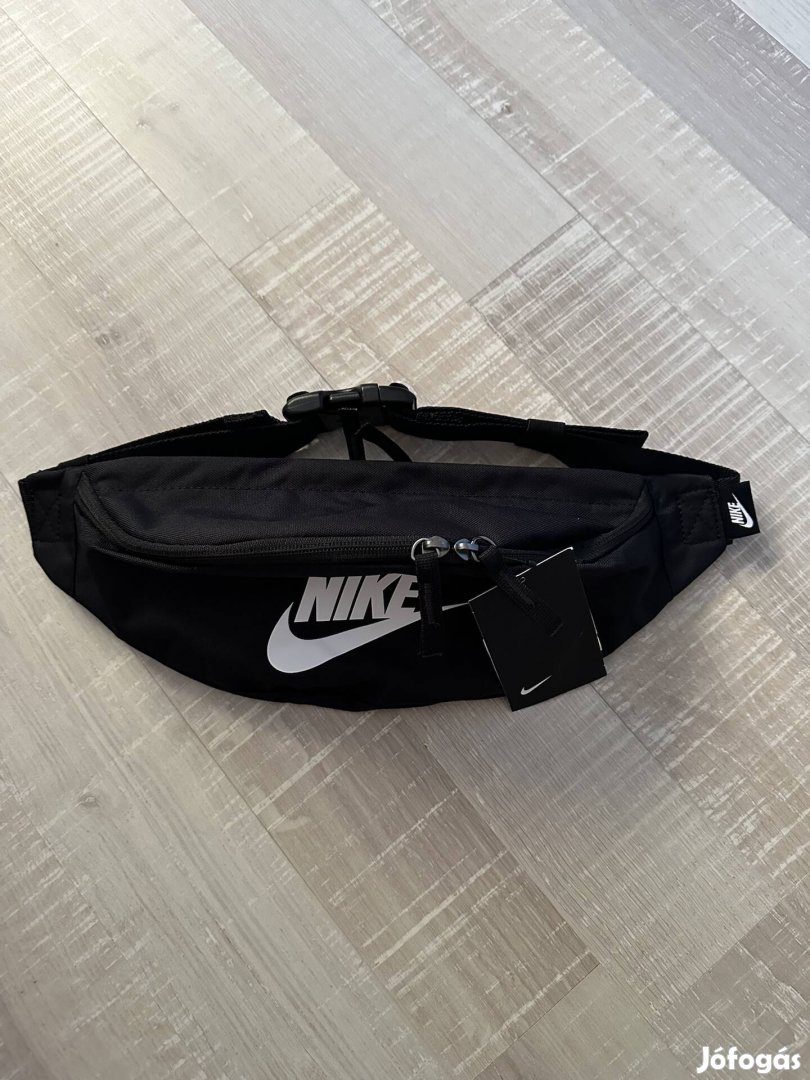Új Nike övtáska