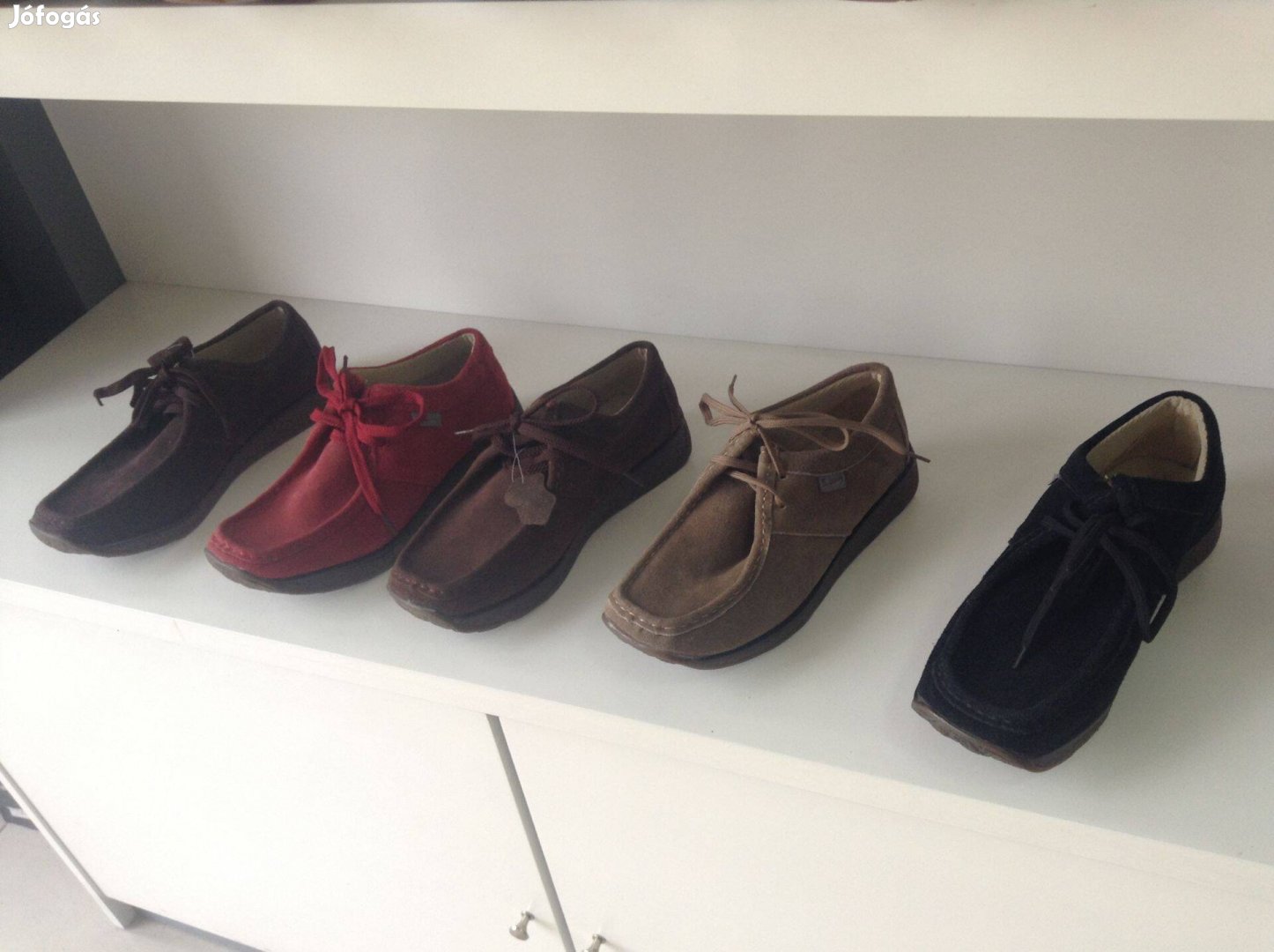 Új Női füzös velúros utcai cipő!