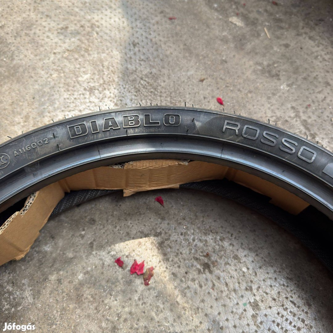 Új Pirelli Diablo Rosso III 110/70 R17 Motor Gumiabroncs Első Gumi
