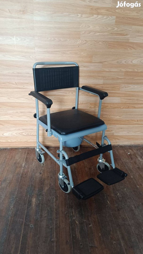 Új RFM Medical kerekes szoba WC - lábtartóval